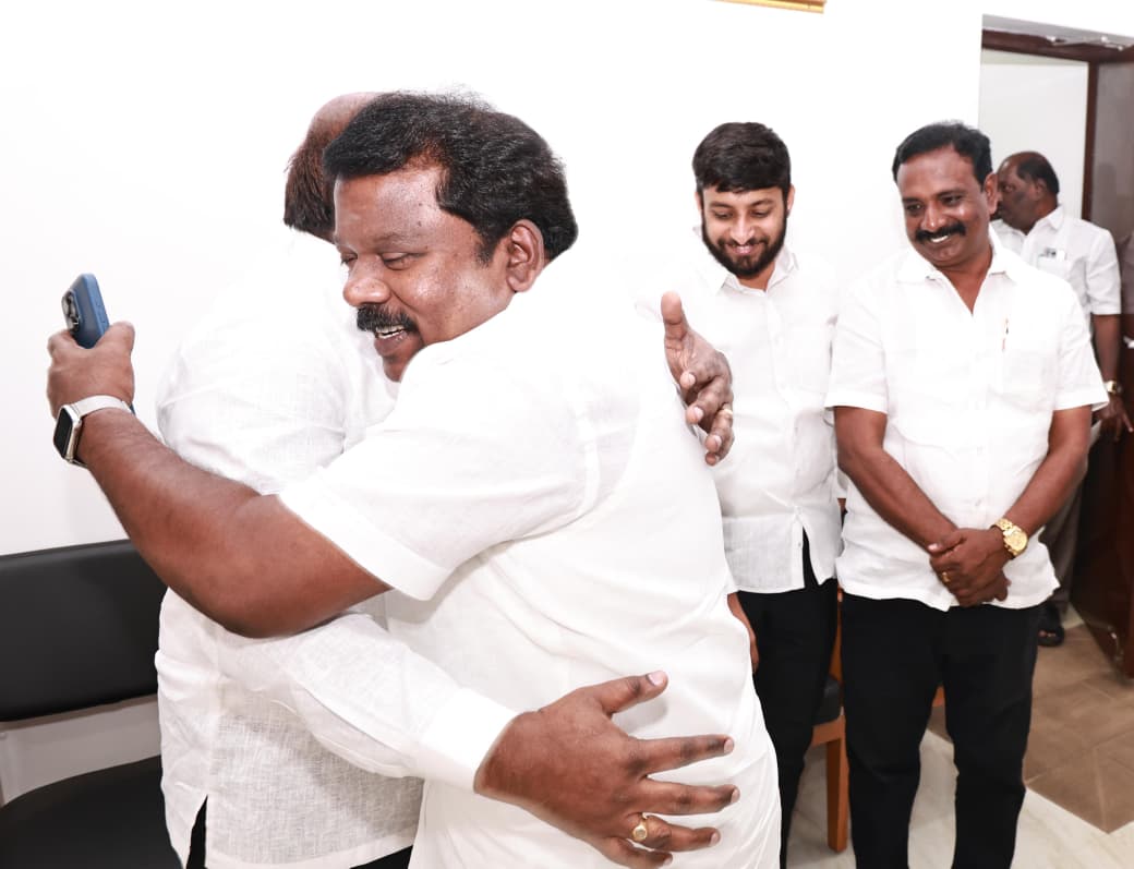 SPK_TNCC's tweet photo. கடந்த (09.03.2026) மாநிலங்களவை தேர்தல் நடத்தும் அதிகாரியிடமிருந்து  வெற்றி சான்றிதழை பெற்ற இந்தியா கூட்டணியின் திராவிட முன்னேற்றக் கழகத்தின் திரு. ஜே. கான்ஸ்டன்டைன் ரவீந்திரன் எம்.பி., அவர்கள் இன்று சென்னை, சத்தியமூர்த்திபவனில் என்னை சந்தித்து, வாழ்த்துப் பெற்றார். https://t.co/UwzDo8YCUx
