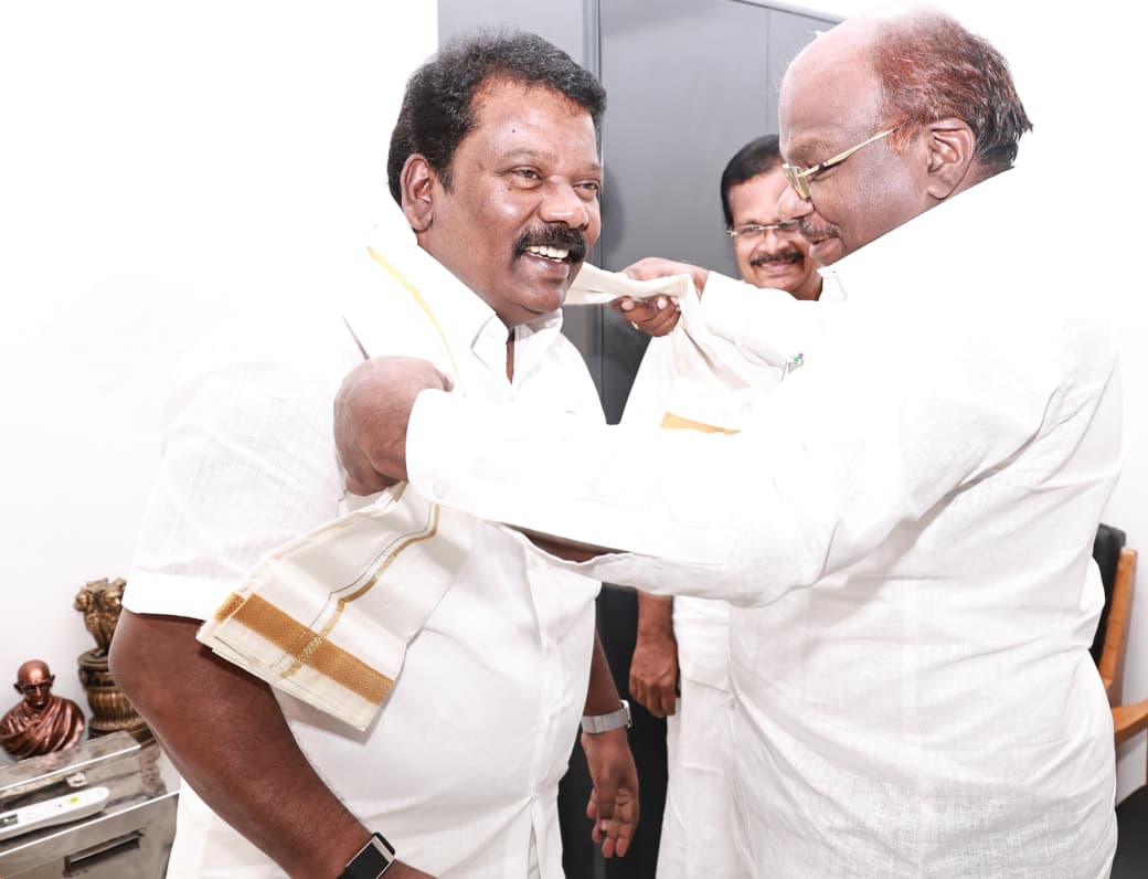 SPK_TNCC's tweet photo. கடந்த (09.03.2026) மாநிலங்களவை தேர்தல் நடத்தும் அதிகாரியிடமிருந்து  வெற்றி சான்றிதழை பெற்ற இந்தியா கூட்டணியின் திராவிட முன்னேற்றக் கழகத்தின் திரு. ஜே. கான்ஸ்டன்டைன் ரவீந்திரன் எம்.பி., அவர்கள் இன்று சென்னை, சத்தியமூர்த்திபவனில் என்னை சந்தித்து, வாழ்த்துப் பெற்றார். https://t.co/UwzDo8YCUx