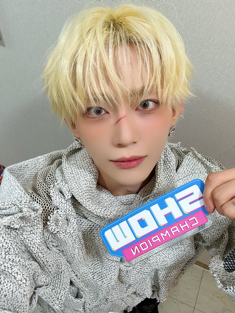 showchampion1's tweet photo. #래빈 : Oh 있잖아...💬 아니야 🙂‍↔️
#쇼챔피언 : 말해 봐 🗣️
#LAVIN : 이제 더 #사랑하고싶지않아 💔
#쇼챔피언 : 아아 😭 

도시 밖에서 🏙️ 우리 둘만 보자며 ‼️
왜 안되는데❗️❗️❗️ https://t.co/1VxO55WEmW