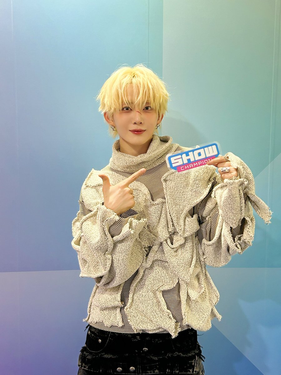 showchampion1's tweet photo. #래빈 : Oh 있잖아...💬 아니야 🙂‍↔️
#쇼챔피언 : 말해 봐 🗣️
#LAVIN : 이제 더 #사랑하고싶지않아 💔
#쇼챔피언 : 아아 😭 

도시 밖에서 🏙️ 우리 둘만 보자며 ‼️
왜 안되는데❗️❗️❗️ https://t.co/1VxO55WEmW