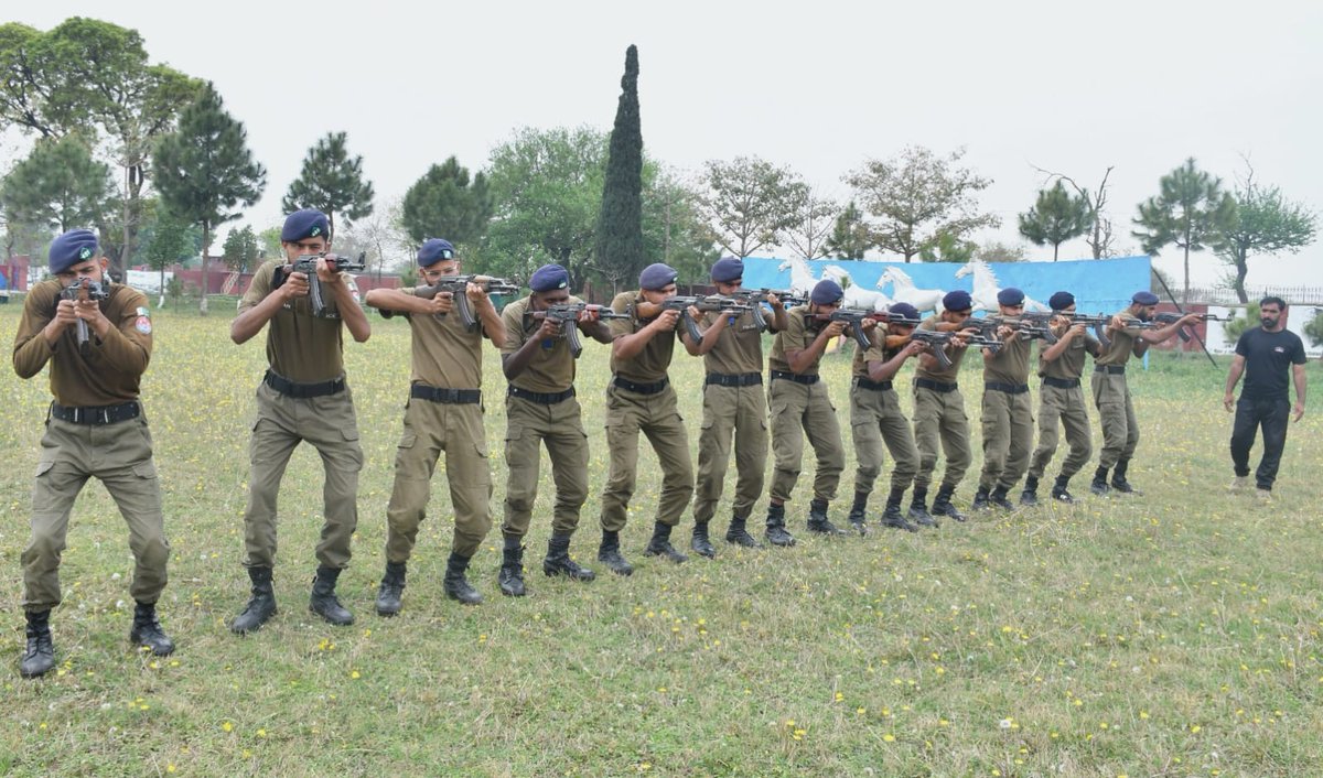 PoliceTraining6's tweet photo. Combat Training of Combat Orientation Course at Police Training College PTC Sihala
#policetrainingdirectorate #PoliceIsYourFriend #policetraining  #ptcsihala https://t.co/PpUI1hrBA8
