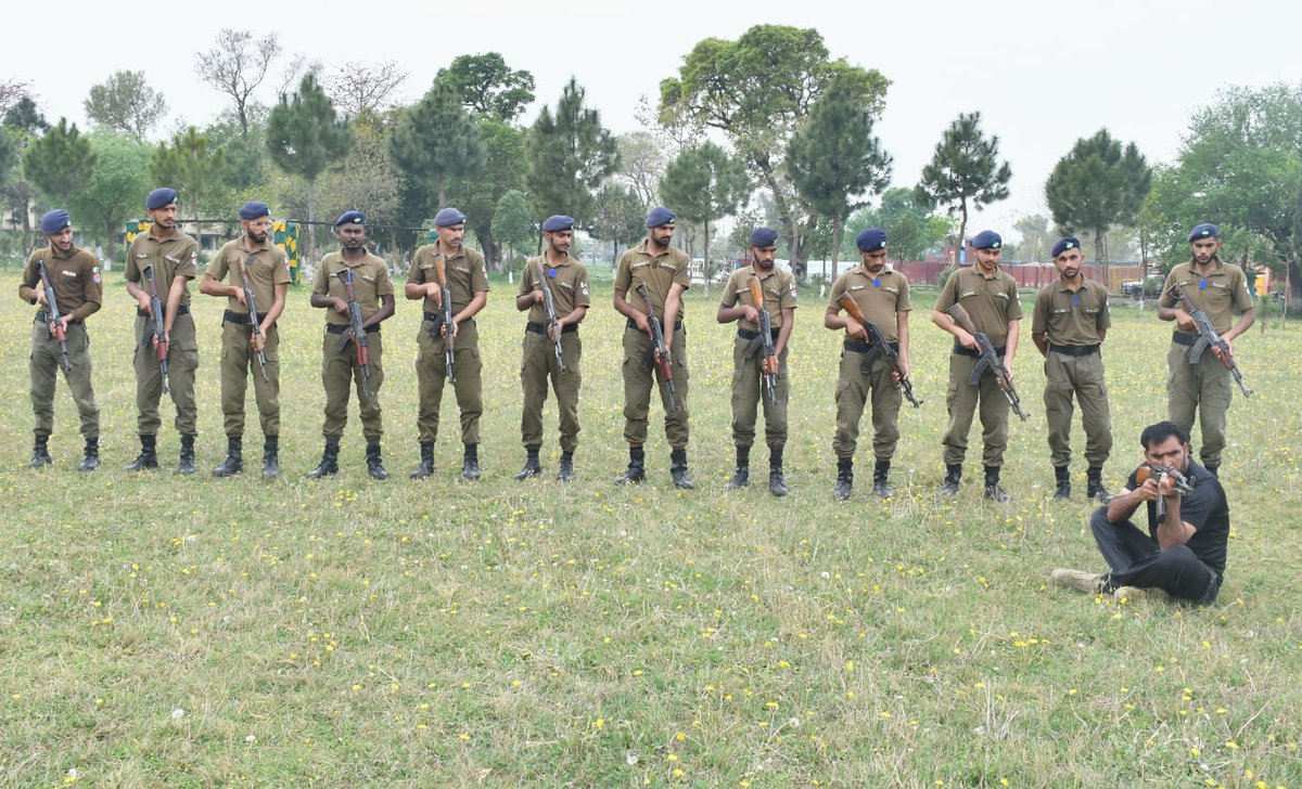 PoliceTraining6's tweet photo. Combat Training of Combat Orientation Course at Police Training College PTC Sihala
#policetrainingdirectorate #PoliceIsYourFriend #policetraining  #ptcsihala https://t.co/PpUI1hrBA8