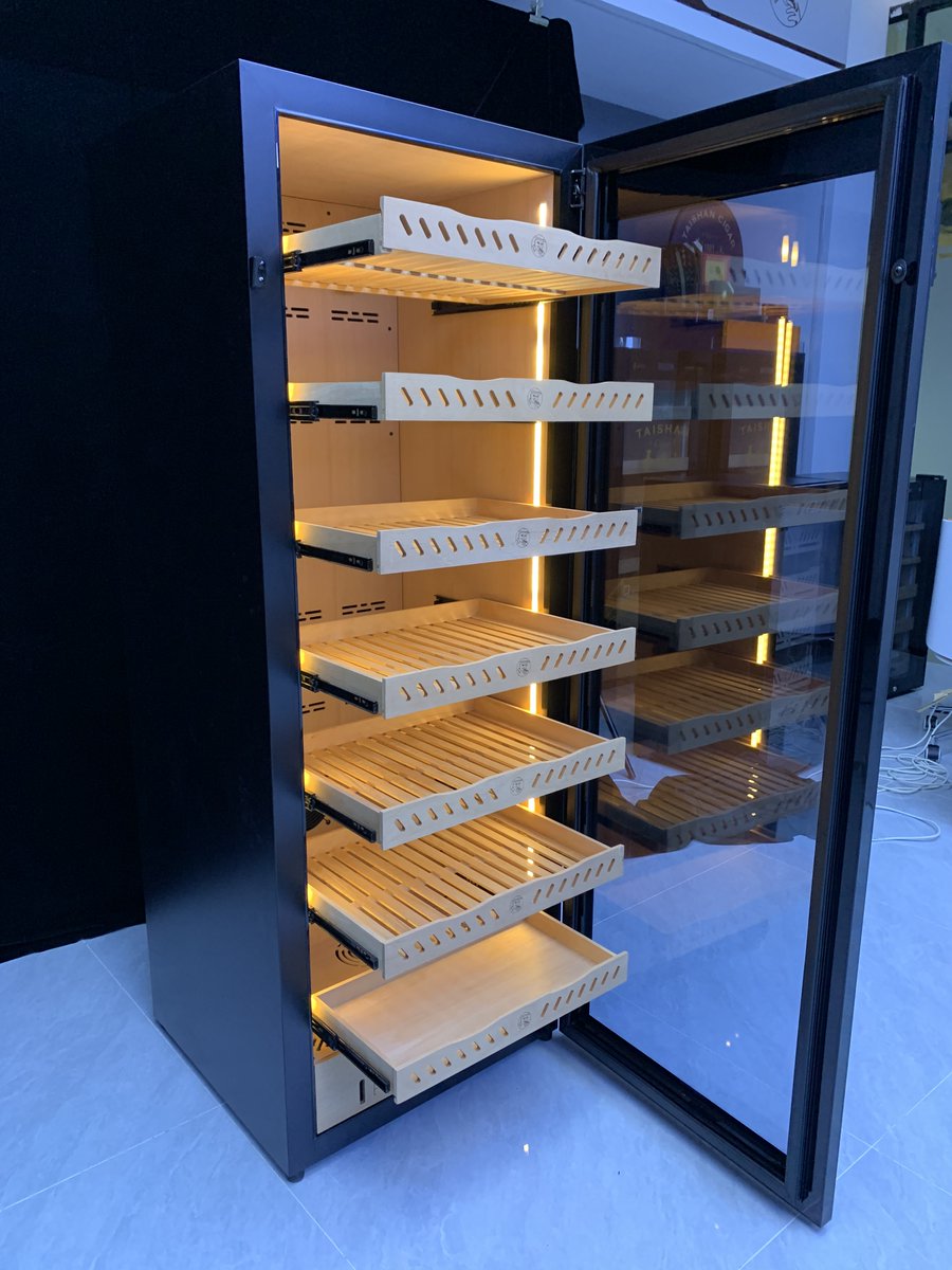 Yohtron Cigar Humidor tweet media