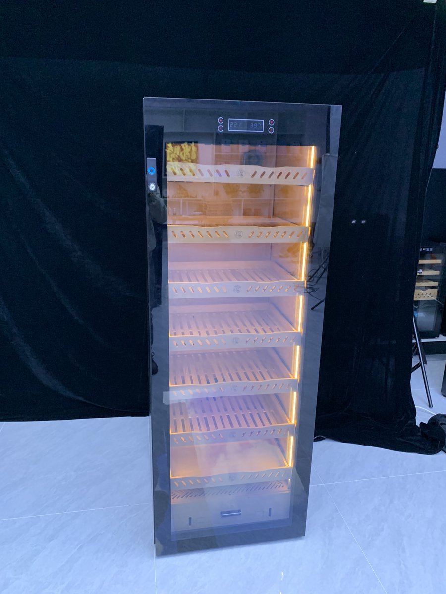 Yohtron Cigar Humidor tweet media