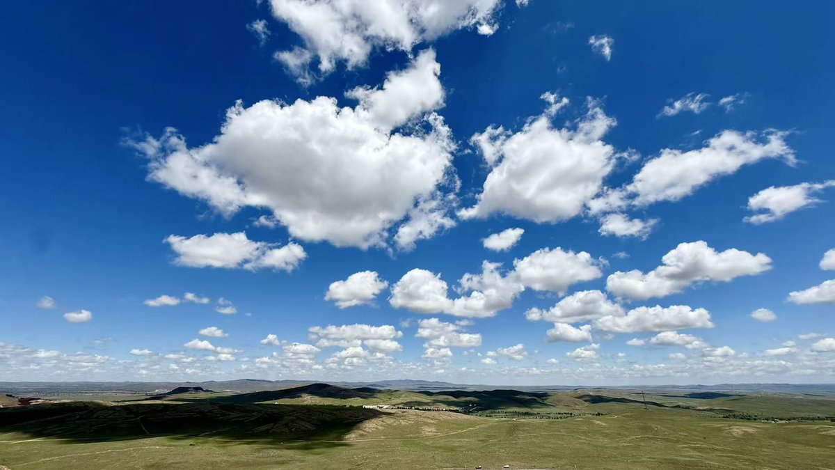 ขอป้ายยาอีกที่ค่ะ สวยมากกก ยังไม่เเมส  “มองโกเลียใน 内蒙古” เป็นเขตปกครองตนเองของประเทศจีนค่ะ ขี่อูฐ ขี่ม้า มีทะเลทราย ภูเขาไฟ เเต่งตัวใส่ชุดอวกาศ สร้างคอนเทนต์ได้เลย เเละมีวัฒนธรรมที่เเตกต่างจากชาวฮั่น เมฆก็น่ารักมาก ๆๆๆ อาหารอร่อยด้วย 羊肉串 คือที่สุด