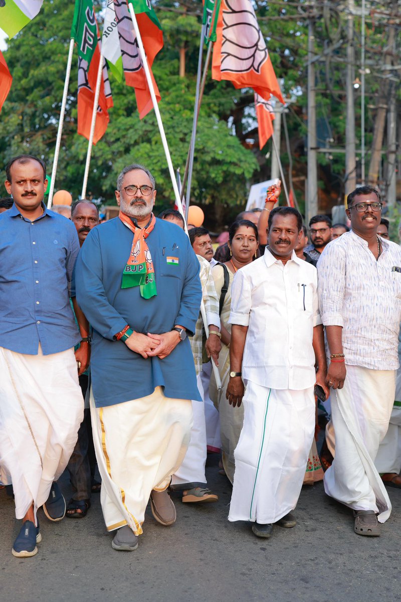 rupeshrmenon's tweet photo. Vaikom is changing.

Welcomed my long-time friend K. Ajith — 2-time Vaikom MLA &amp; former Guruvayur Devaswom Board member — in Vaikom.

ആയിരങ്ങൾ പങ്കെടുത്തു. 200+ പേർ BJPയിൽ ചേർന്നു.

മാറ്റം തുടങ്ങിക്കഴിഞ്ഞു.
#CPMCongressMathiyaayi #rupeshrmenon https://t.co/gMUu0Q0sW2