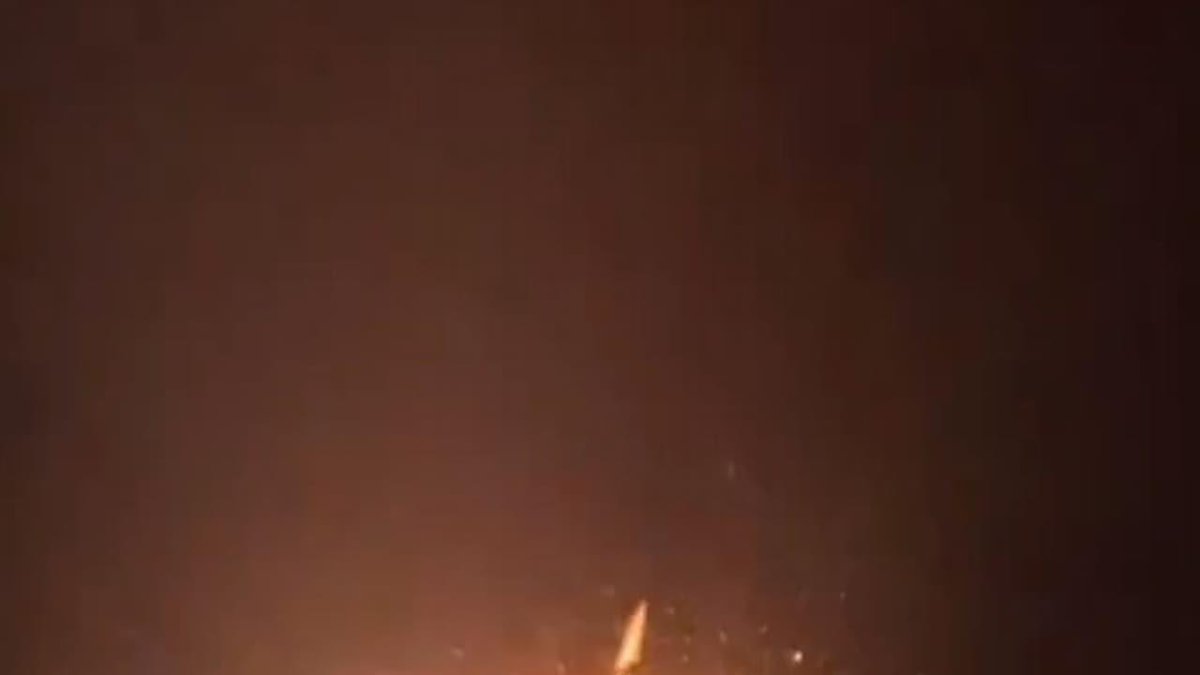 MENAFN's tweet image. Iran Launches '37Th Wave' Of Missile Strikes On US, Zionist Targets #Iran #Launches #'37Th #Wave' #Missile #Strikes #Zionist #Targets #USA #Russia #Biden #Ukraine #War #Palestine #Gaza #Israel # dlvr.it/TRQRDH