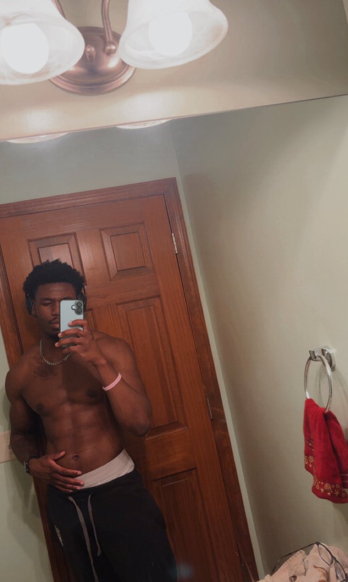 XychoBlu's tweet photo. 𝖨 𝗌𝗍𝗂𝗅𝗅 𝖽𝗋𝖾𝖺𝗆 𝖺𝖻𝗈𝗎𝗍 𝗎𝗌𝗎𝗇𝗀 𝗒𝗈𝗎 https://t.co/VlNUfjTPHL