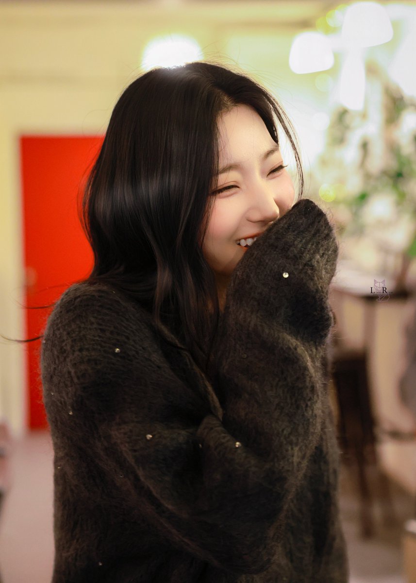 lonerom0107's tweet photo. 260106

#이새롬 #LeeSaerom https://t.co/4zrn4vdef5