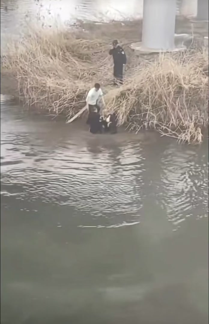 退伍军人勇救跳河女子 In #Beijing's Fangshan District, a woman jumped into a river ...