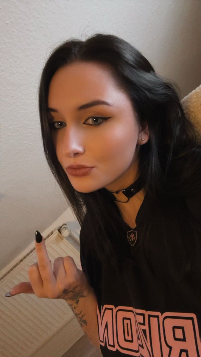 DarkGoddessAnna's tweet photo. Guten Morgen. ☀️ ich erwarte ‚Guten Morgen‘ Sends. 🤫 https://t.co/aHJmPtE831