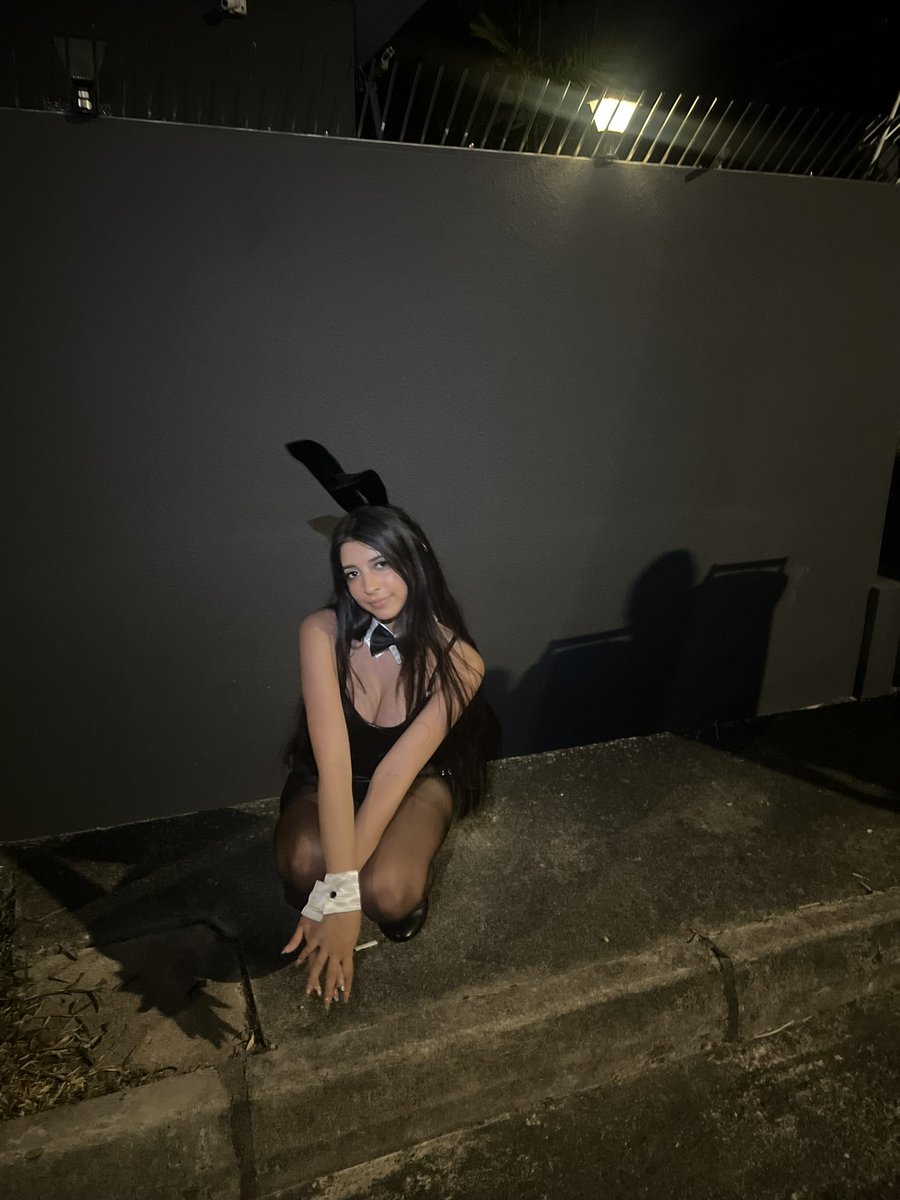sanddddddii's tweet photo. should i do more cosplays https://t.co/vUkzakNOHE