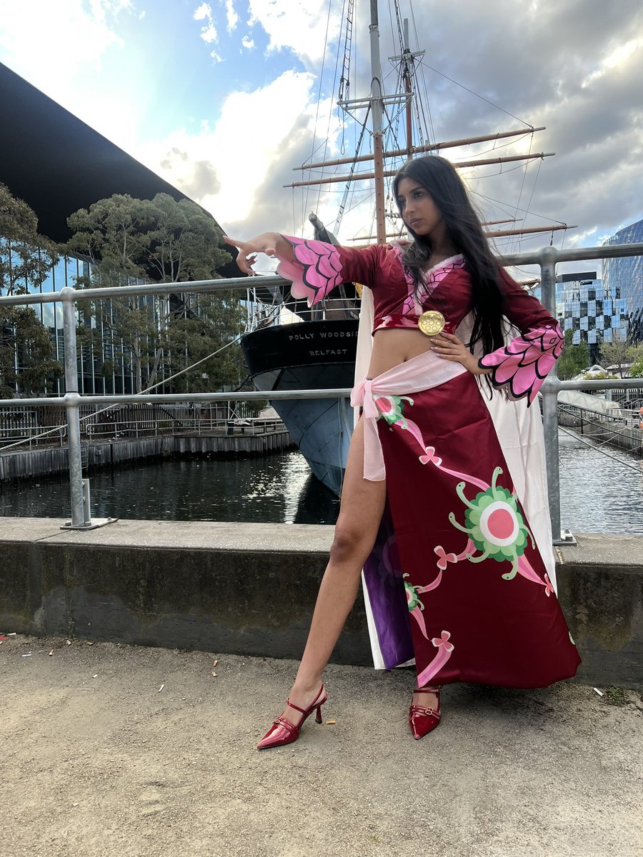 sanddddddii's tweet photo. should i do more cosplays https://t.co/vUkzakNOHE