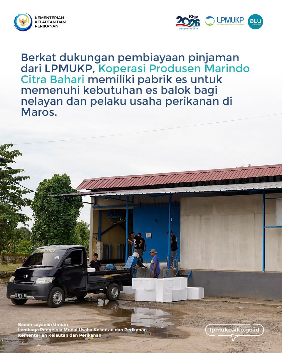 lpmukpgoid's tweet photo. Keterbatasan es balok menjadi tantangan nelayan di Maros dalam menjaga kesegaran ikan. Koperasi Produsen Marindo Citra Bahari kini memiliki pabrik es berkapasitas 200 balok/hari untuk memenuhi kebutuhan nelayan dan pelaku usaha perikanan❄️🐟

#KKPGOID #LPMUKP #UsahaPerikanan https://t.co/7qMqOwE8Mt