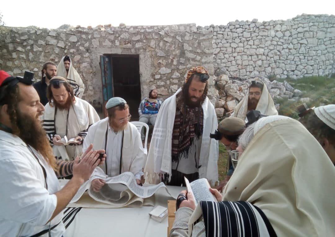 elchanangr's tweet photo. בשורות טובות מהשומרון!
יישוב חדש עולה לקרקע בהר עיבל לאחר שנים של הפקרות.

הדבר הזה לא היה מתאפשר בלי המסירות של ארגון מאבק על כל דונם שנלחם שנים על הר עיבל במזבח יהושע וידידיה משולמי שנכח במקום תקופות ארוכות, שנלחמו למען ההתיישבות בהר עיבל עוד בתקופות שהדבר היה נראה הזוי וכנגד כל הסיכויים.

תודה גם למועצת שומרון והשר סמוטריץ' שהביאו בסופו של יום לאישור לאישור הקמת היישוב.