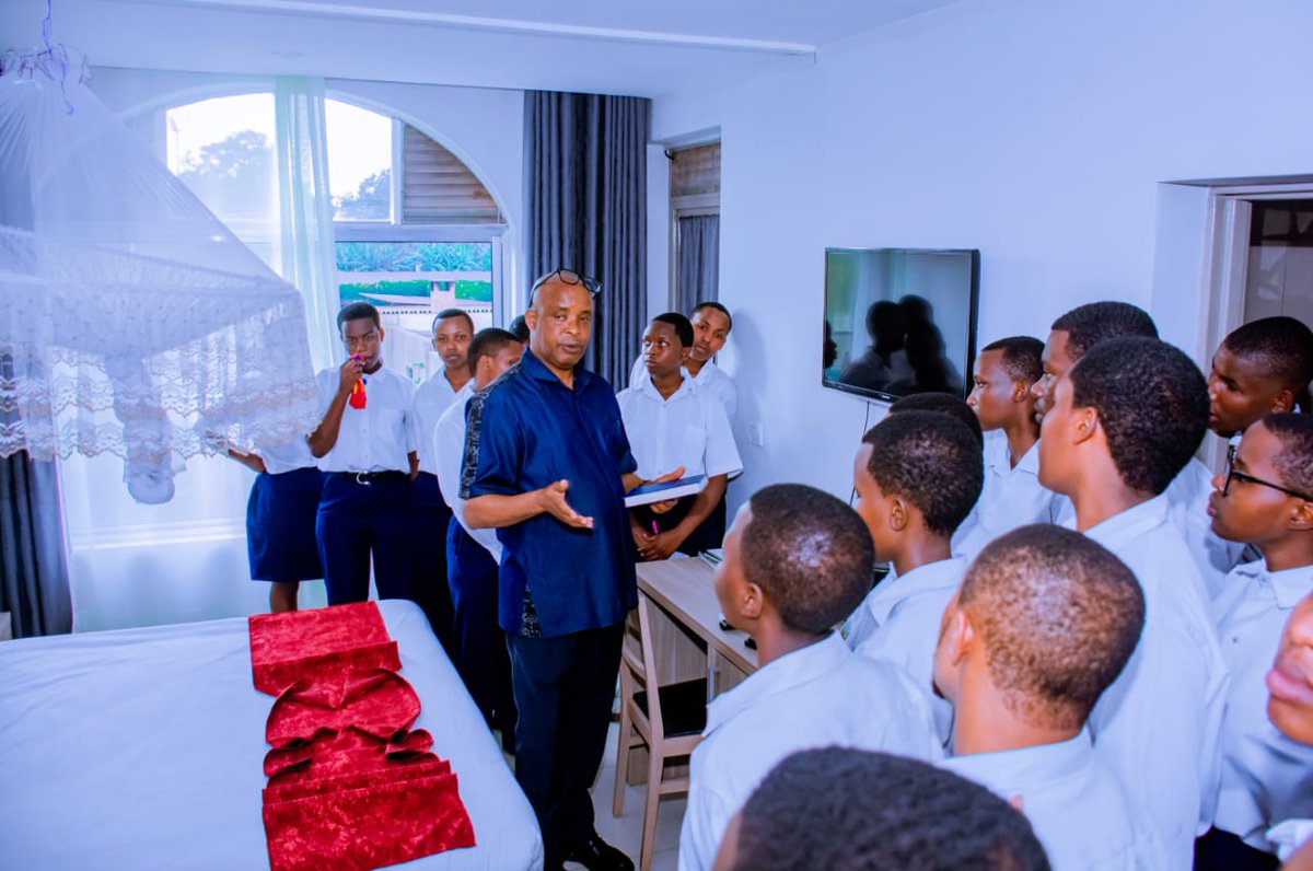 gitisitss's tweet photo. Level5 #FoodAndBeverage Operations students conducted a study tour in @HuyeDistrict at #MaterBoniConsilii Hotel.They learned housekeeping &amp; bed-making procedures, kitchen food preparation, and front-office guest reception. #AY2025_2026 💛 @koimillgaya1
@rbarwanda @ImutakaraIwacu https://t.co/89Ik6iOi7O