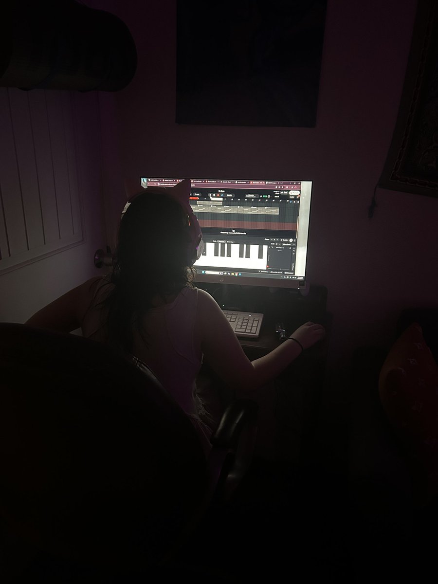 Reeshi The Alien tweet media