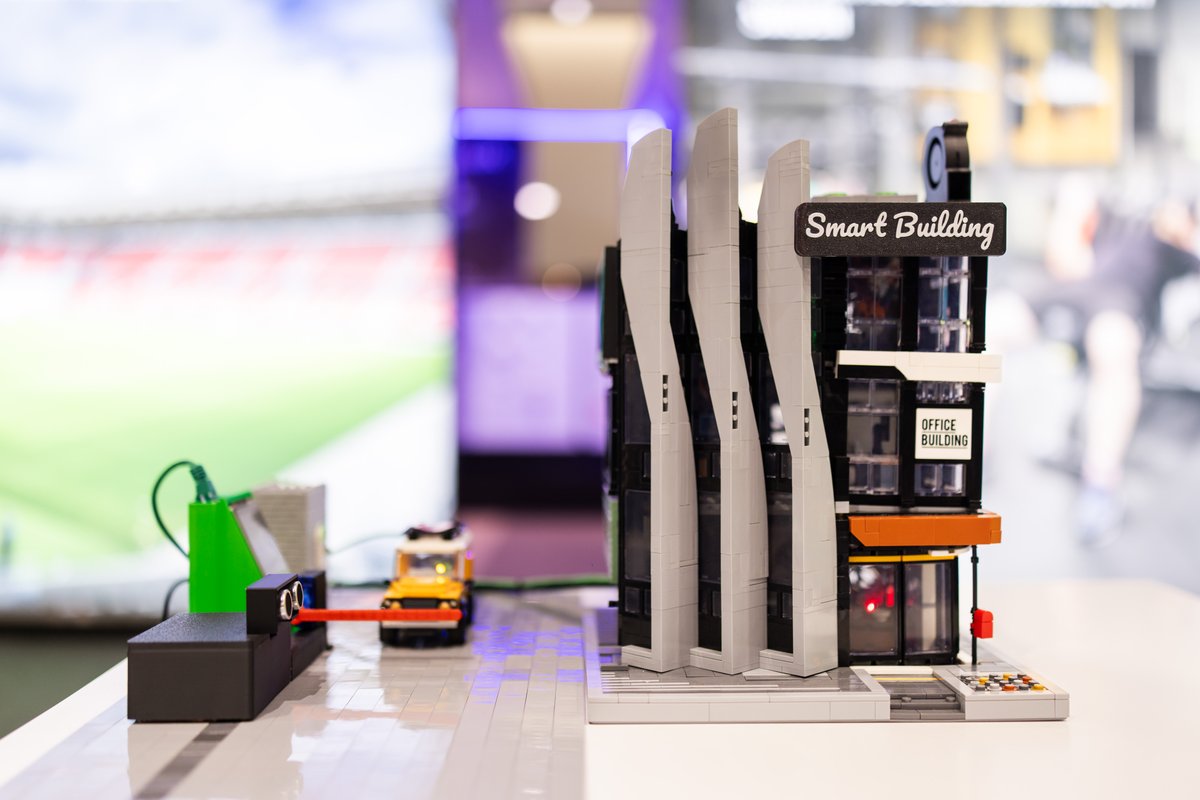 SchneiderAUT's tweet image. Unsere BMS‑ und Raumautomationslösungen für smarte Gebäude zeigen, wie Komfort, Effizienz und Transparenz perfekt zusammenspielen 👉 Intelligente Gebäudeautomation live – Halle 11.1, D56.

#LB26 #RenovationRebels #SchneiderElectric #BuildingAutomation #BMS #SmartBuildings