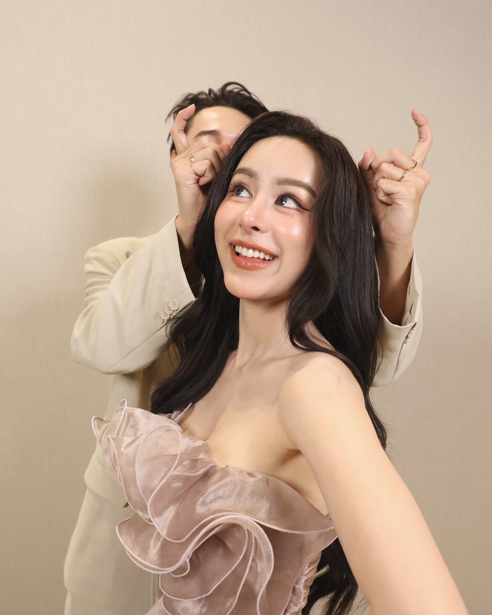 notasvvan's tweet photo. ชอบสโลแกน ‘เมื่อก่อนณเดชน์ญาญ่าไม่เป็นแบบนี้’ ‘พระเอกนางเอก(เสียง)ดัง’ ของไมกี้พีพีมาก เคมีใหม่ที่แอนทองประสมภูมิใจนำเสนอ ผู้จัดเอาหัวรับประกันว่าเคมีได้แน่นอน แน่เสียยิ่งกว่าแน่ พล็อตวัยรุ่นยุค 90 ยุคเพจเจอร์ ซาวด์เบาท์ ฟลอปปี้ดิสก์ ทาทายัง มอสปฏิภาณ เล่าความสัมพันธ์ทุกช่วงชีวิต https://t.co/1YeCYprOjh