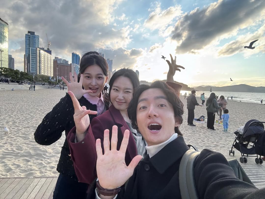 bfriendondemand's tweet photo. [📸] chothekey instagram

“Happy Dongmin.”

#월간남친 #조정원 #지수 #류아벨 #한가을 #조한철 #BoyfriendOnDemand #ChoJeongwon #Jisoo #RyuAbel #HanGaeul #ChoHancheul https://t.co/5JkvAgj8cZ