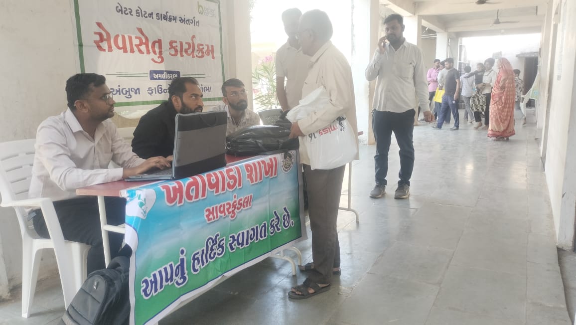 kpranavjoshi's tweet photo. સાવરકુંડલા તાલુકાના @SdmSavarkundla ની સૂચના અનુસાર ઘાણલા ગામે #સેવાસેતુ કાર્યક્રમમાં ખેડૂતલક્ષી યોજનાઓ અંગે માર્ગદર્શન આપતા @agrisvkd ના ગ્રામસેવક @GokuleshDudhat અને ટિમ ખેતીવાડી સાવરકુંડલા. @agriamreli01 @ddoamreli @Infoamreligog https://t.co/XUAnGkM9am