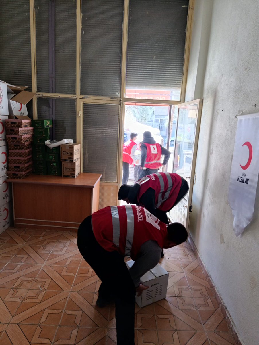 Maarif’in kalbinde Ramazan bereketiyle yaşanıyor🌙
Okul olarak Dicle Kızılay desteğiyle gerçekleştirdiğimiz gıda kolisi dağıtımıyla ilçemizdeki ihtiyaç sahibi komşularımızın yanında olduk. Ramazan’ın ruhunu paylaşarak yaşatıyoruz.