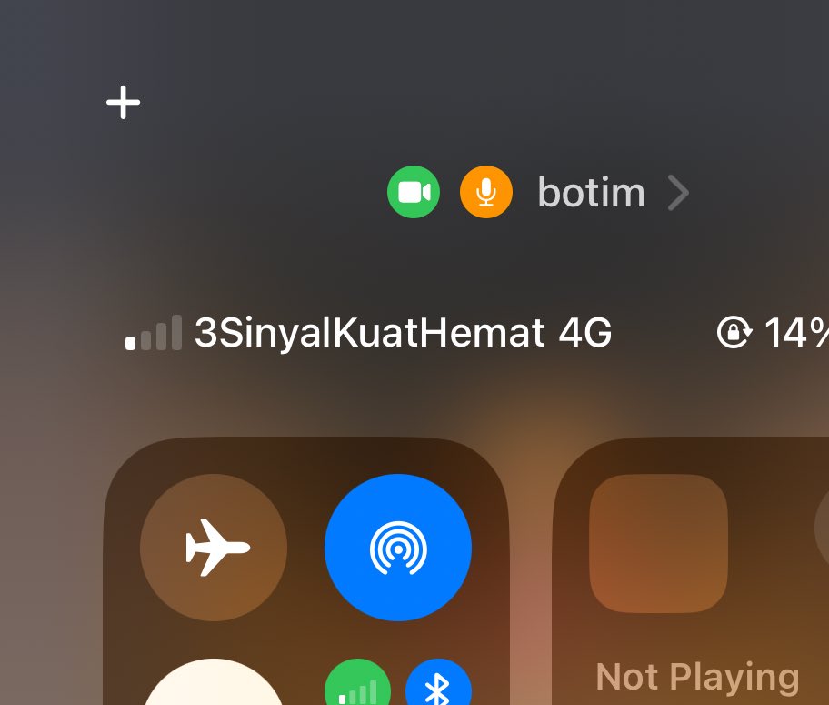 tfakb's tweet photo. tinggal di kemang 5 tahun sinyal lo gapernah upgrade udh kek tinggal di kabupaten @triindonesia @3CareIndonesia emosi complain gapernah di waro https://t.co/BRJUCfHn36