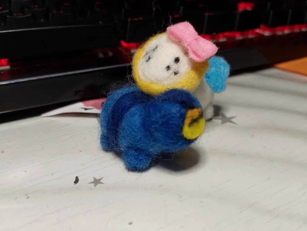 The_Bl0b_'s tweet photo. tiny needle felted power!! 

its not my best work but i still like it. made the head too big and messed up the face. oh well its ok!! its still cute as hell [ignore v1, power cant stand up on their own]
#ULTRAKILL https://t.co/NKKlDnrX3J