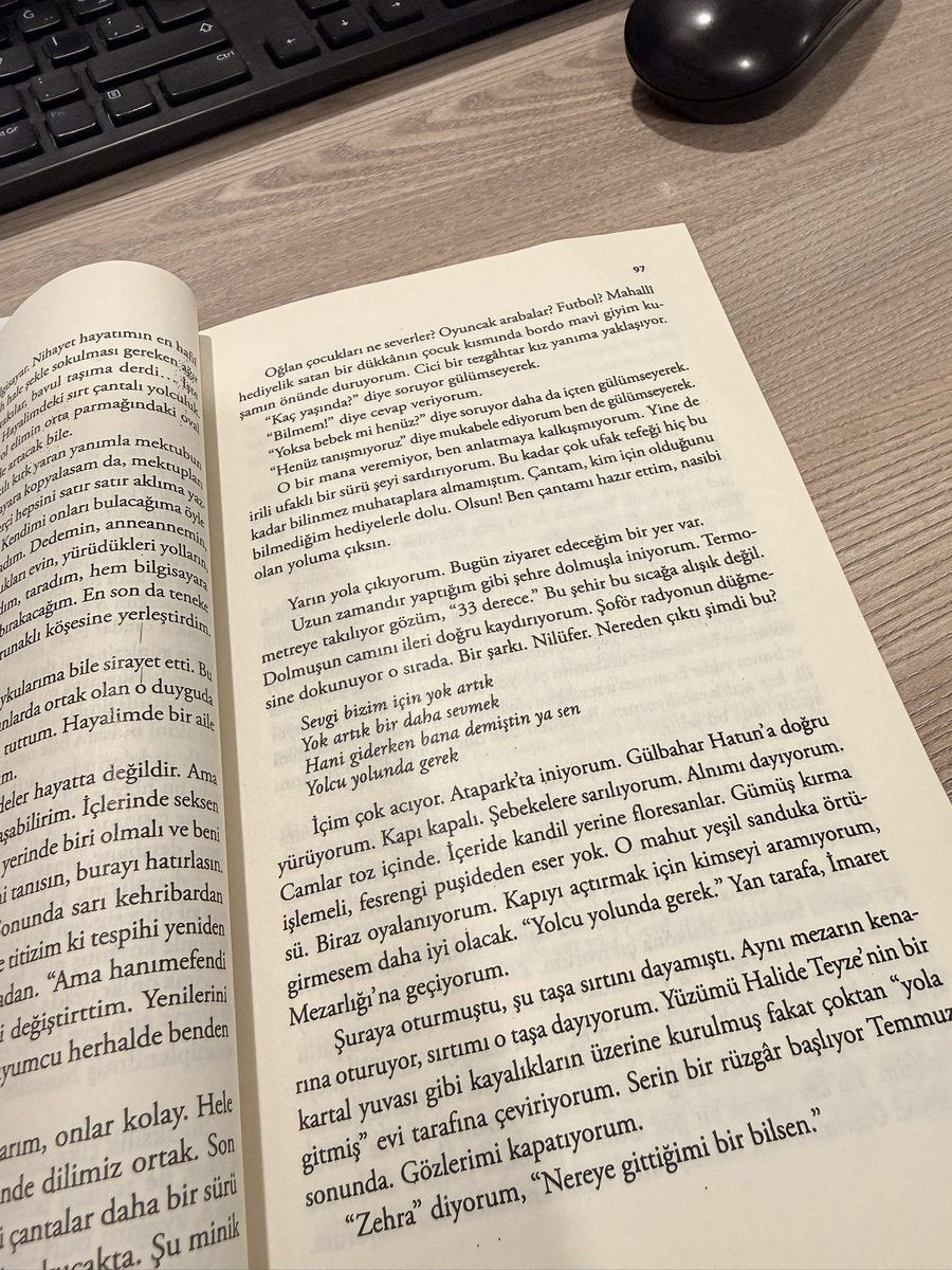 EGocbak's tweet photo. Sevgi bizim için yok artık
Yok artık bir daha sevmek
Hani giderken bana demiştin ya sen
Yolcu yolunda gerek
#NarAğacı https://t.co/4pCe7aJ9PZ