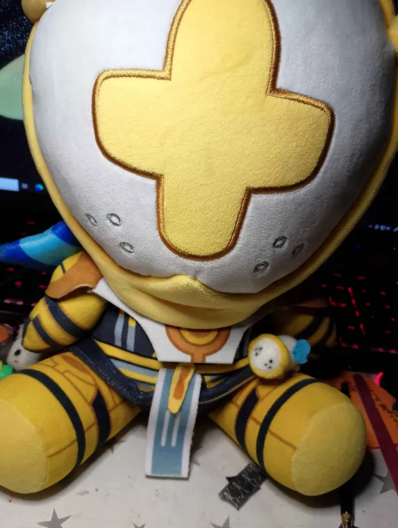 tiny needle felted power!! 

its not my best work but i still like it. made the head too big and messed up the face. oh well its ok!! its still cute as hell [ignore v1, power cant stand up on their own]
#ULTRAKILL