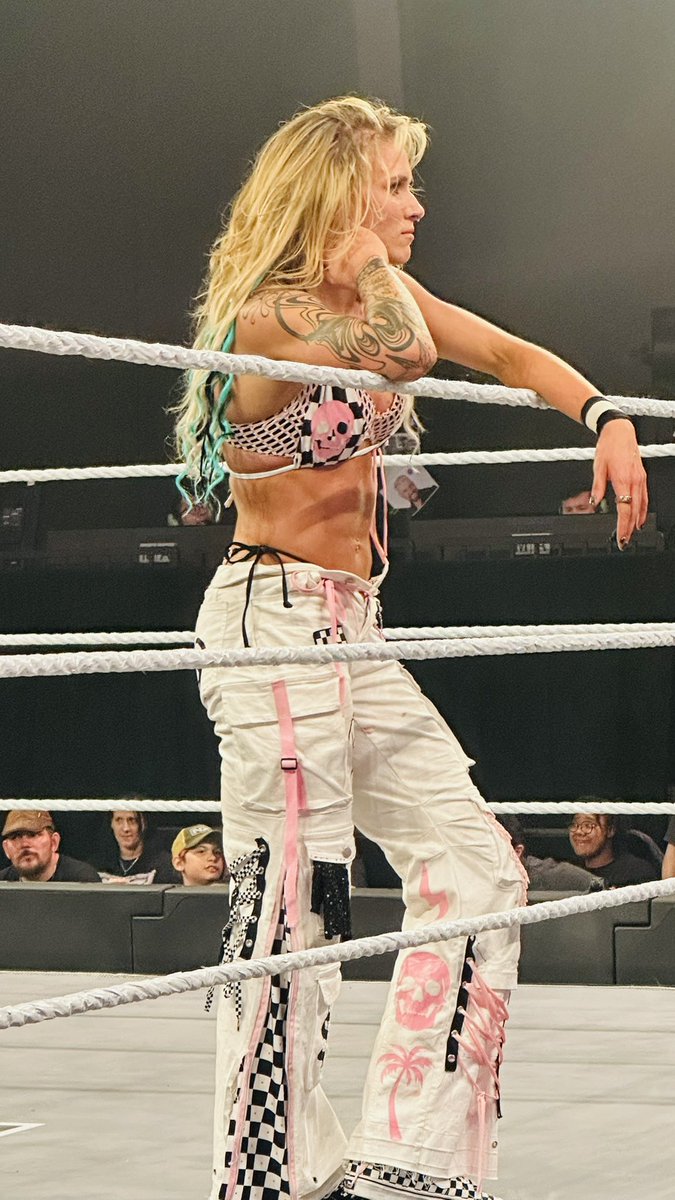 𝑪𝒂𝒖𝒈𝒉𝒕 𝑰𝒏 𝑨 𝑩𝒂𝒅 𝑹𝒐𝒎𝒂𝒏𝒄𝒆 tweet media