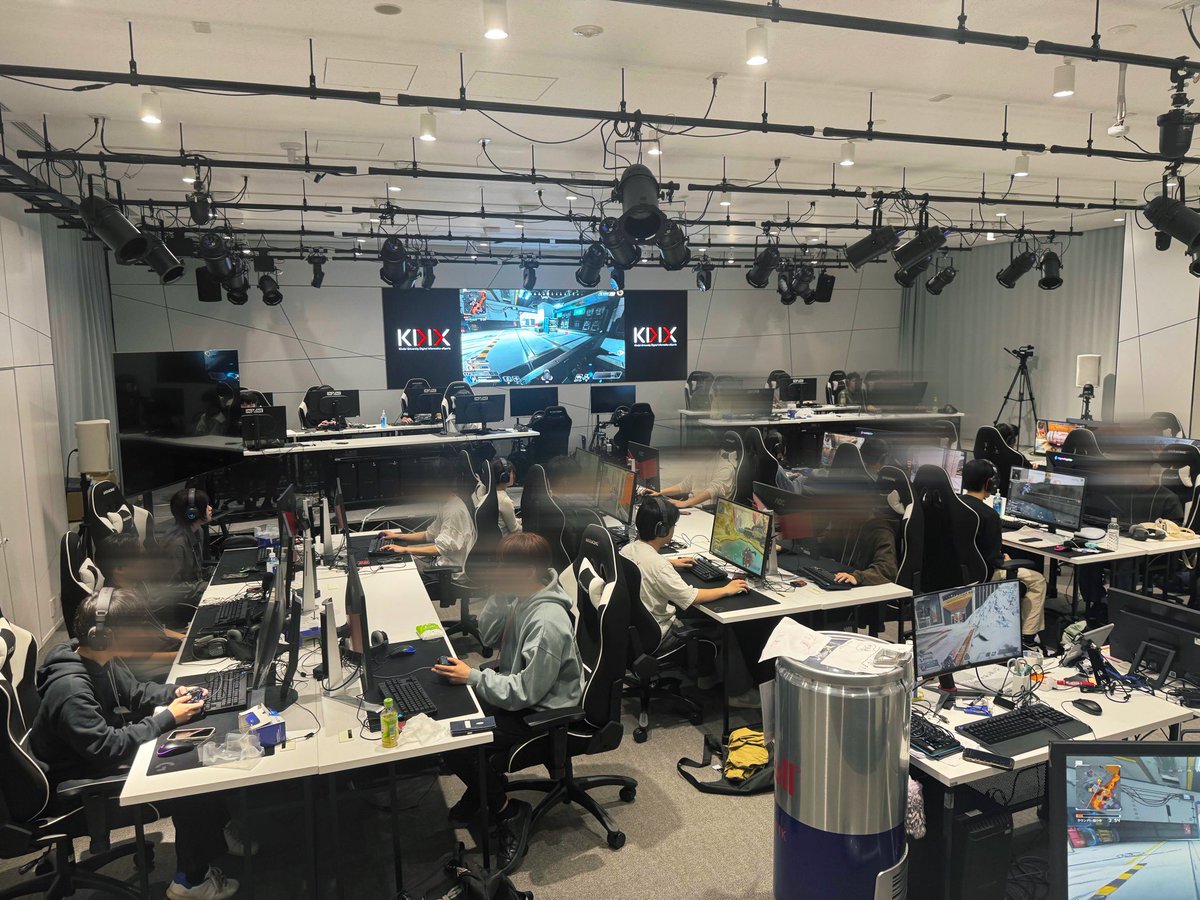 Ivy_Kindai_e's tweet photo. 近大esportsサークルAPEX部門です🎮

APEXが好きな方、良ければうちに来ませんか？？
腕前や学年、性別など不問で、初心者から大会優勝者まで在籍しています‼️

気になった方や、質問などお気軽にDM下さい💭

リプ欄に関連アカウントも載せておきます🍀*゜

#春から近大  #eスポーツ https://t.co/GqCQI5tN2K