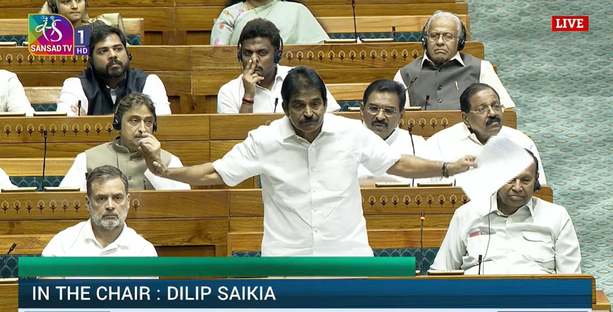 sansad_tv's tweet image. #BudgetSession2026

सदन में लोक सभा अध्यक्ष के विरुद्ध लाए गए विपक्ष के प्रस्ताव पर चर्चा जारी है 

#BudgetSession #LokSabhaSpeaker @LokSabhaSectt @loksabhaspeaker @ombirlakota @mpa_india 

Watch Live : youtu.be/0XaYy_fOS-s?li…