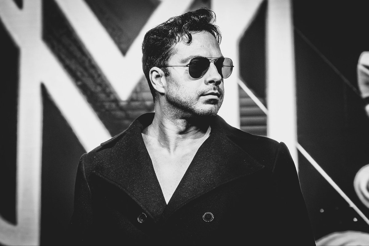 M A X I M I L I E N tweet media