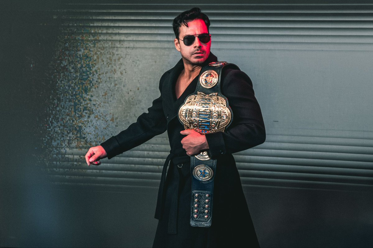 M A X I M I L I E N tweet media