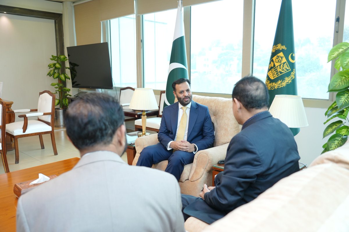 میجر جنرل (ر) پروفیسر ڈاکٹر عبد الخالق نوید ہلالِ امتیاز (ملٹری) اور کرنل جعفر کی وفاقی وزیر صحت سید مصطفیٰ کمال سے اہم ملاقات۔ ملاقات کے دوران پاکستان میں ویکسین مینوفیکچرنگ کے فروغ، صحت کے شعبے میں جدید تحقیق و ترقی، اور اسلامی تعاون تنظیم (OIC) کے رکن ممالک کے ساتھ طبی و