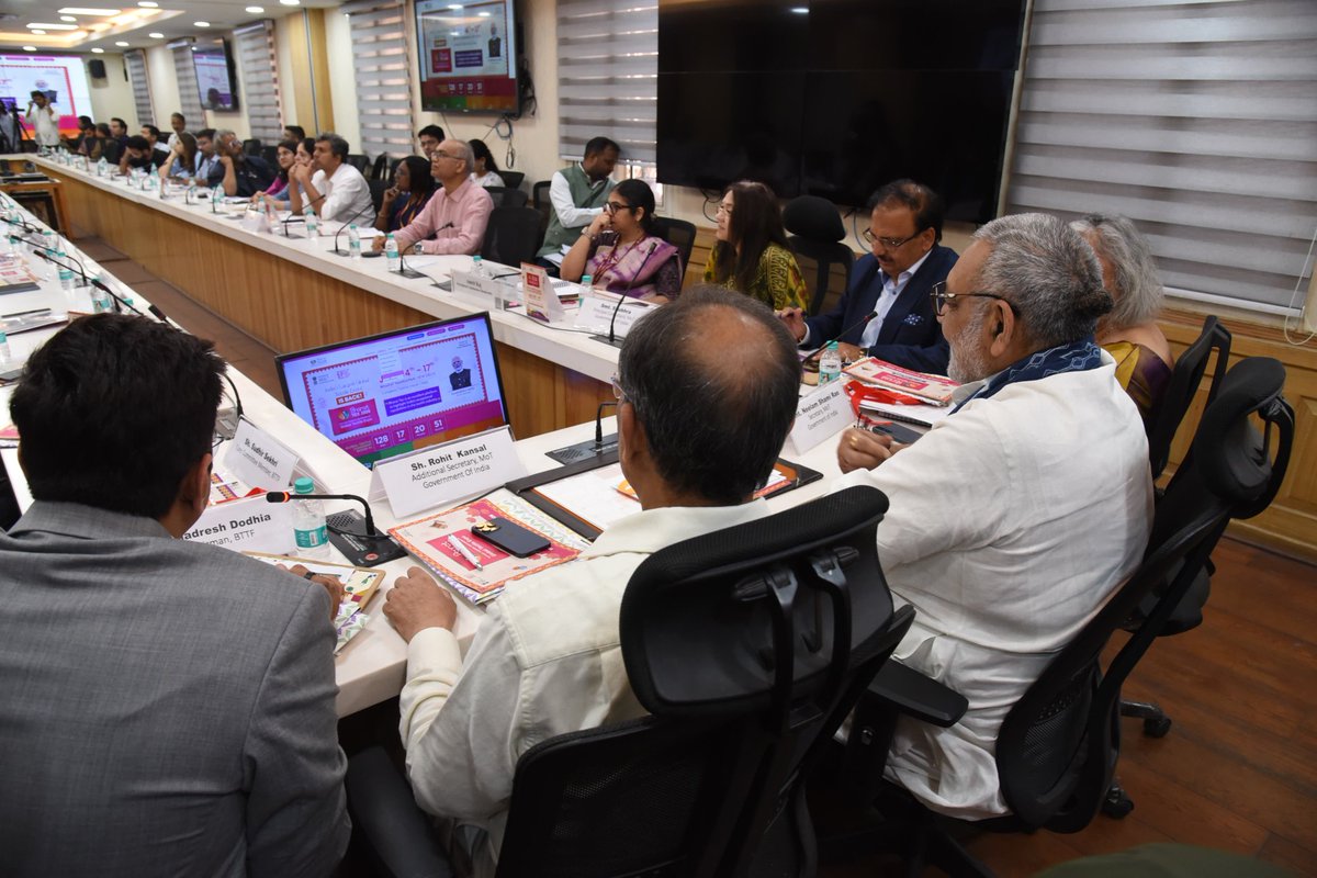 Ministry of Textiles tweet media