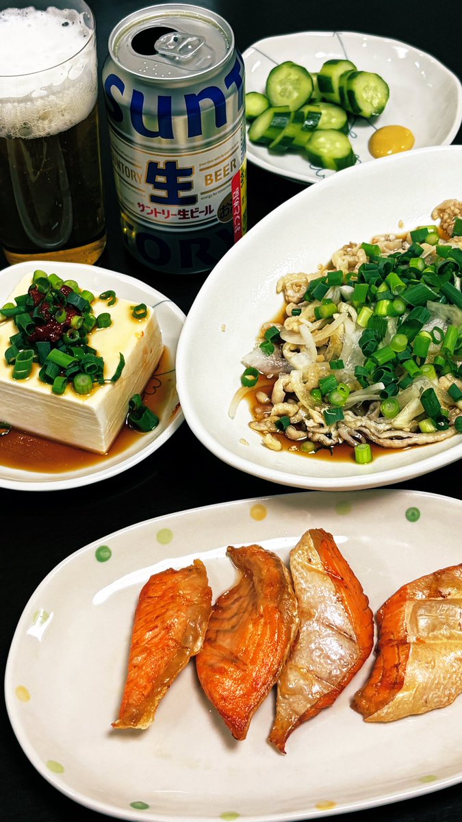 decimus_a's tweet photo. 今夜は簡単に😊
鮭焼いて、湯引き盛って、ぬか漬け出して、最後に冷奴😁
結構満足度高い😋
乾杯🍻🍻🍻🍻😆😆😆😆 https://t.co/BmSRX9gZiw