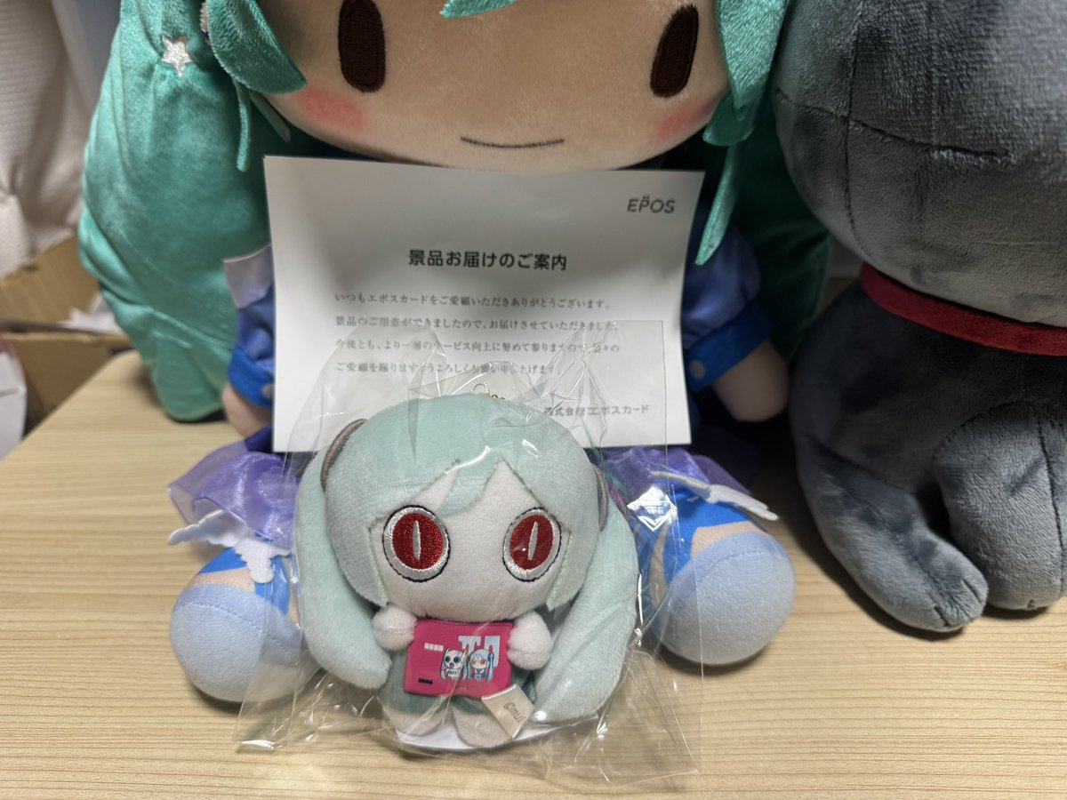 Miku63223397's tweet photo. この間の #デコミクライブ に行った時の企画展で作ったEPOSカードピノキオピーさんのにしたらEPOSカード持ったミクさんが届いた(๑ ิټ ิ)ﾍﾍｯｸﾞﾍﾍｸﾞｯﾍｯﾍﾊｰﾊﾊｯﾊｰ
可愛すぎかよ( ´,,•ω•,,`) https://t.co/v0AlketG04