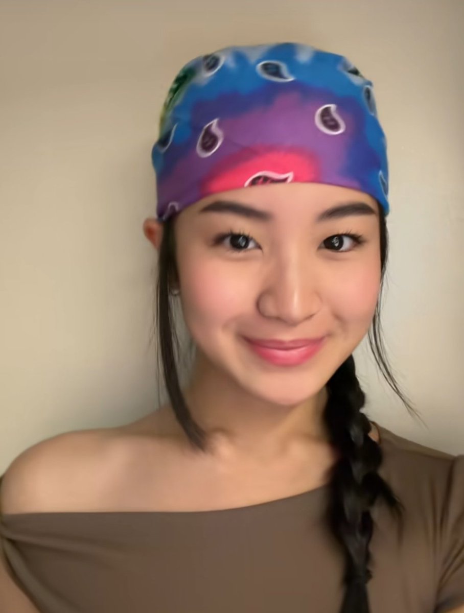 that's their branding!! krystal with her cap, and caprice with her bandana 🧎🏻‍♀️ papogian competition tas sila kalaban mo 😭

#capkrys