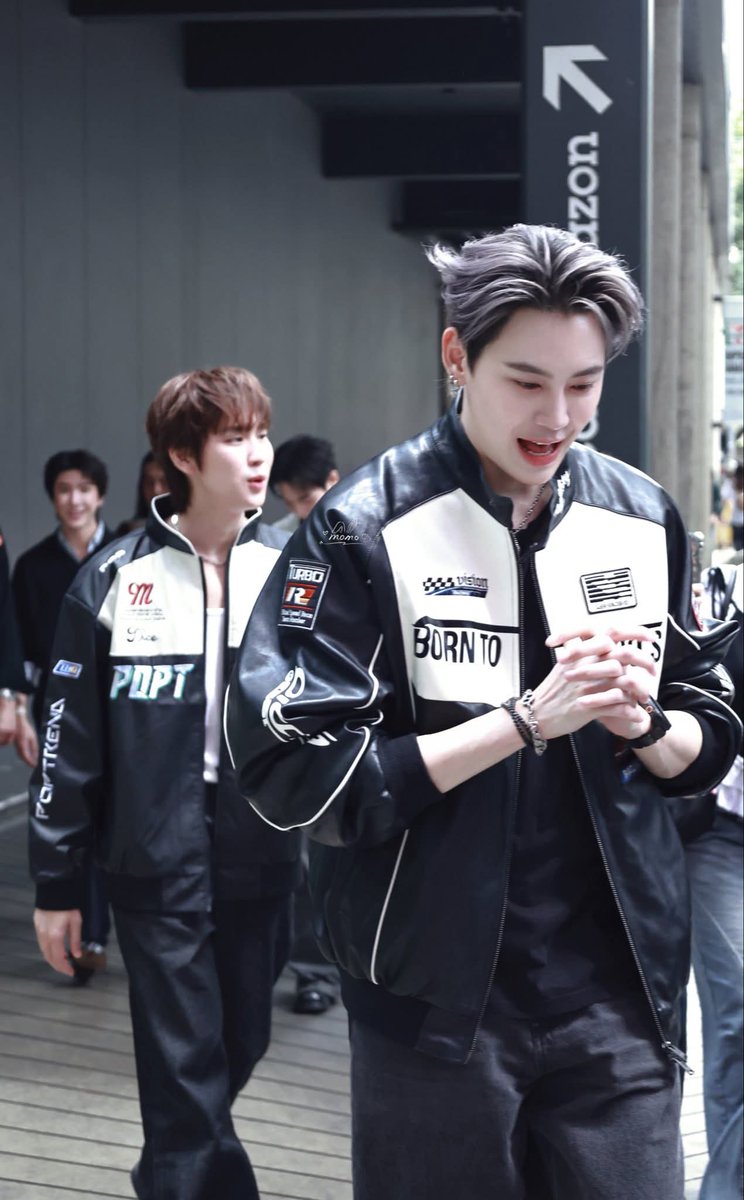 ThuzarMyat5179's tweet photo. OMG!!! Who gave them the confidence to look this insanely cool?
My two loves wearing matching outfits and looking so handsome~just look at them!!!!
EMFKBP LOL2026 PRESSTOUR
#LOLFanFest2026
#BounPrem #crdphoto https://t.co/MunPtn2GQe