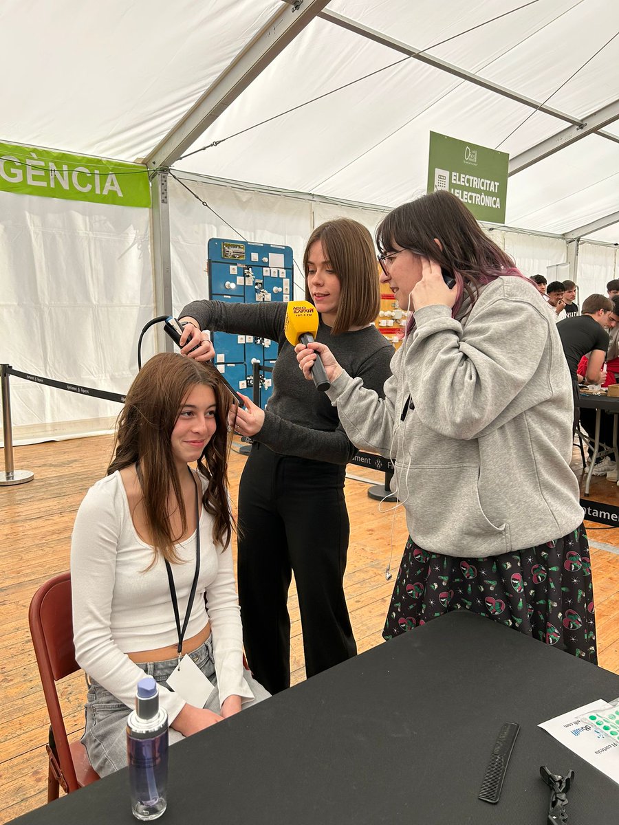 radiovilafant's tweet image. 🎙️ Les Veus del Matí en directe des del Saló dels Oficis de Figueres.

Empreses, centres educatius i alumnes de 4t d’ESO parlant de formació i futur professional.

🔊 Recupera el programa 👉 radiovilafant.net/2026/03/11/les…

#Figueres #Oficis #LesVeusDelMatí