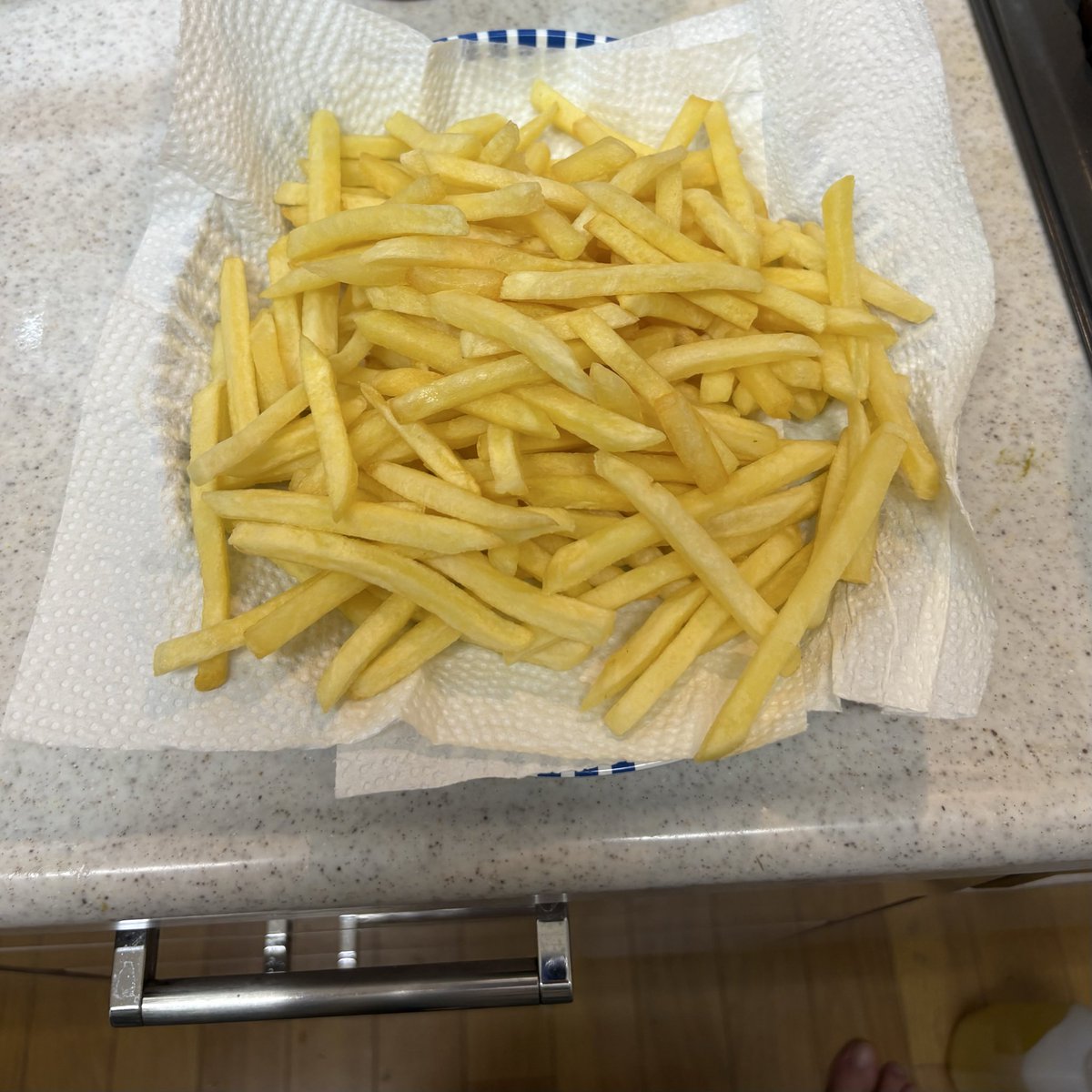 かなれ tweet media