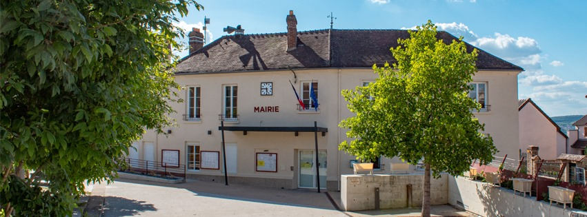 MairesRuraux78's tweet photo. Le nombre d'adhérents progresse au Nord du département. Le village de #Bouafle devient notre numéro 109. Bienvenue à lui et à son maire Sabine Olivier. Pour découvrir la commune, suivez la flèche ➡️https://t.co/hgmgE8gJt4 https://t.co/4oy2qPqvWL