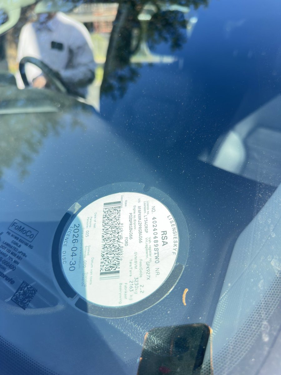 LindtChocolate tweet media