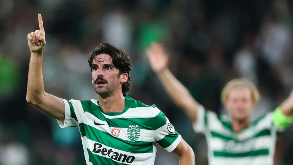 Inside_Sporting's tweet photo. De manhã café,
P'la tarde Licor Beirão
Leva-me a Budapeste
Francisco Trincão 💚 https://t.co/ZPyUcOwTVl