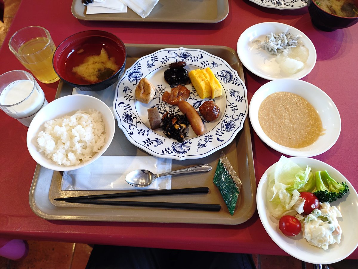 池の平温泉アルペンブリックスキー場㉔
晴れ時々曇り

朝早くからリフトに乗って整備されたゲレンデを気持ち良く滑れました⛷️見晴らしもよく、楽しかった🙌
ホテルアルペンブリック、お世話になりました〜😋