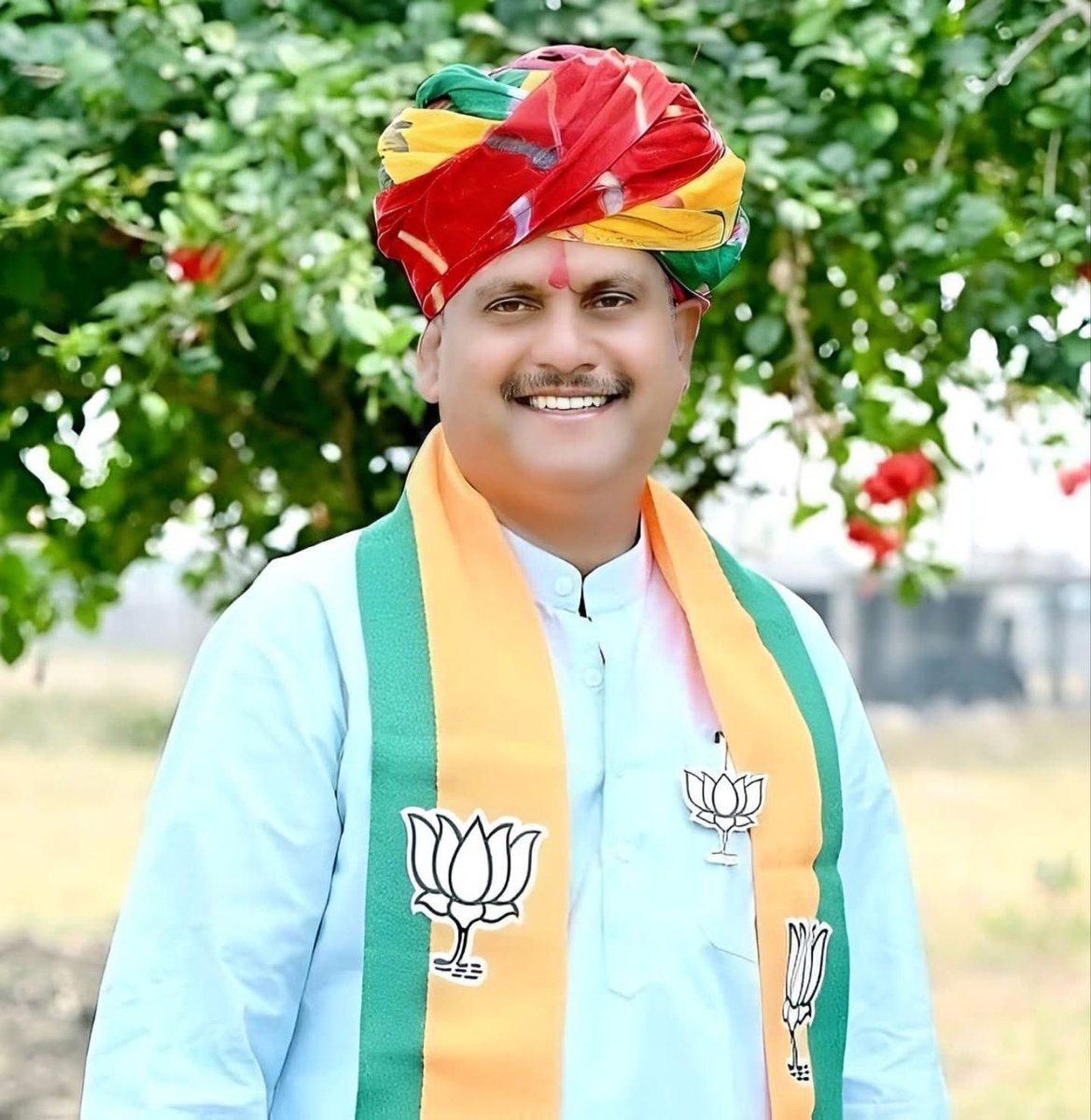 HemantT000's tweet photo. राजस्थान सरकार में कैबिनेट मंत्री एवं प्रतापगढ़ विधानसभा के विधायक श्री @HemantMeenaBJP (भैय्या जी) को जन्मदिन की हार्दिक बधाई एवं शुभकामनाएं। मैं ईश्वर से आपके उत्तम स्वास्थ्य एवं दीर्घायु जीवन की कामना करता हूं।💕 https://t.co/Hw01K2aup1