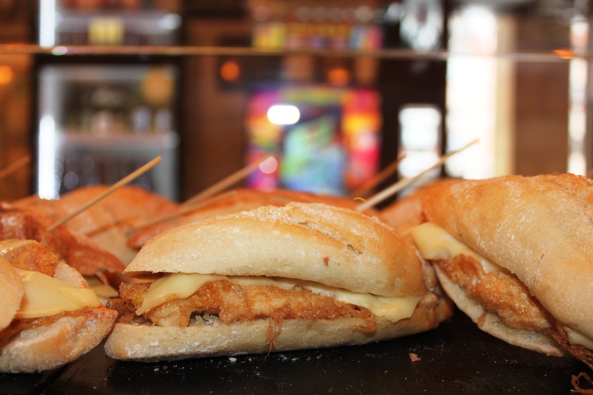 LaBoticaIndiana's tweet image. ¡Buenos días!
📆 Miércoles 11 de marzo. Así luce la barra de pinchos de La Botica Indiana de la Plaza Mayor de #Gijón a estas horas de la mañana...
Opciones:
👉 pincho normal
👉 pincho especial
👉 pincho plus
👉 pincho premium
¿Cuál es tu favorito? #pinchos #Asturias