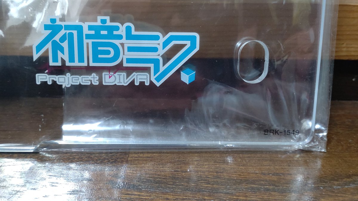 KGMN02_Rin's tweet photo. FutureTone以前のProject DIVA Arcade
アクリルパネルは3種類存在していました。
まず初めは、稼働初期に設置された初代のアクリルパネルのもの
Project DIVA Arcade♪とシンプルに描かれているのがわかります。
下に小さく初音ミクProject DIVAと描かれているのも印象的。
#ProjectDIVAArcade #PDA https://t.co/wmFGDU3wdg